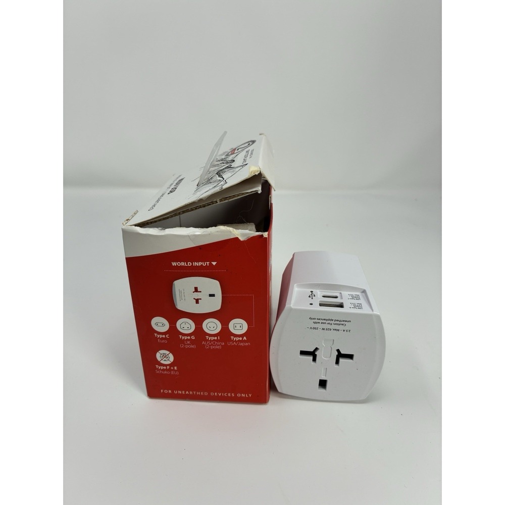 SKROSS MUV USB World Travel Adapter - Global Wall Plug - USB-C & USB-A - White‎